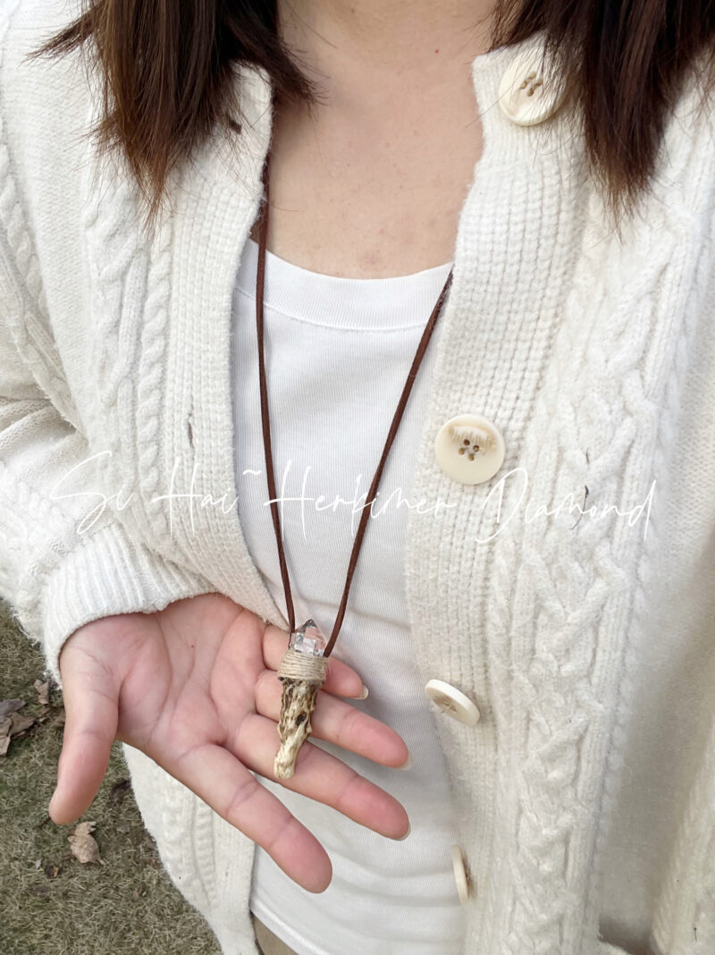 Natural Crystal Raw Stone Shining Quartz Antler - shaped Necklace