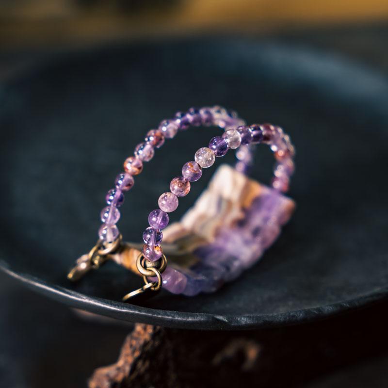HAND BRACELET WITH AMETHYST AGATE AND BRASS